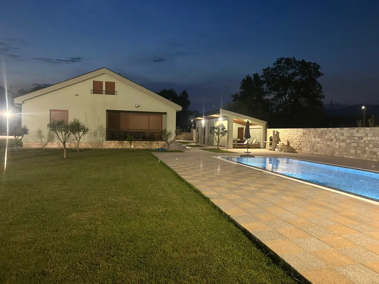 Rent, house, 220m², Ćurilac, Danilovgrad