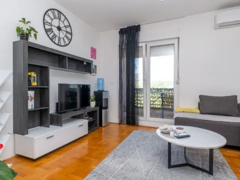 Rent, one bedroom apartment, 45m², Stari Aerodrom, Podgorica - image 2