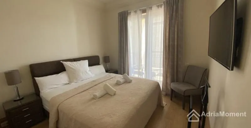Prodaja, jednosoban stan, 83m², Centar, Tivat