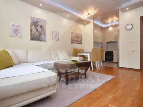 Izdavanje, jednosoban stan, 50m², City Kvart, Podgorica - image 3