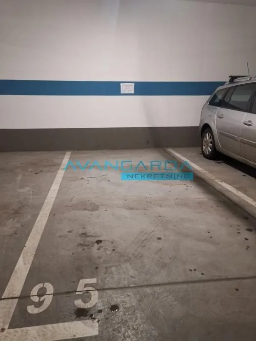 Prodaja, stan, 80m², Zemun Gornji Grad, Zemun Sve Podlokacije