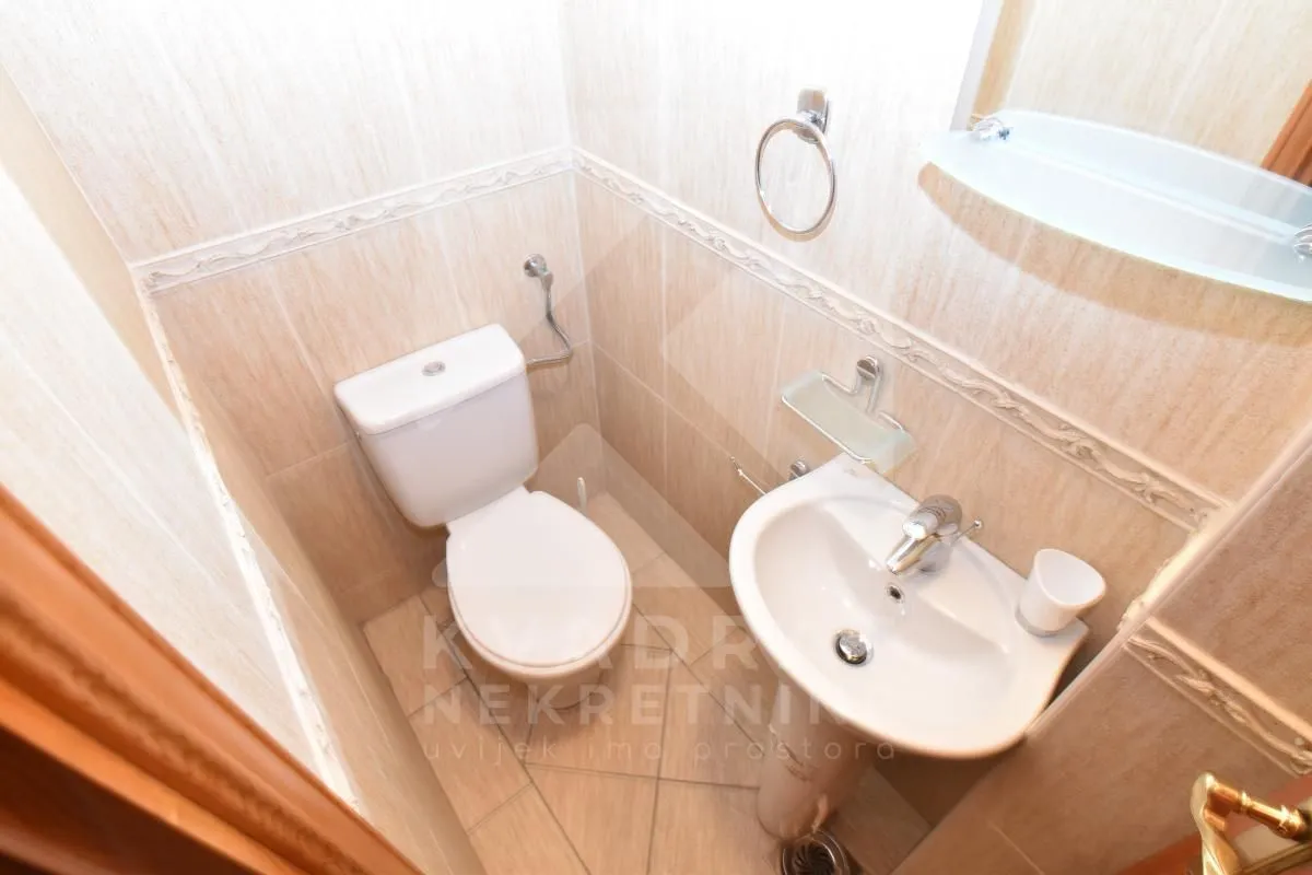 Izdavanje, četvorosoban stan, 150m², Stari Aerodrom, Podgorica