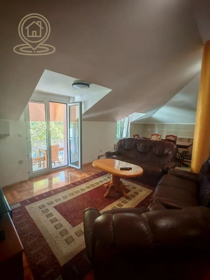 Rent, four bedroom apartment, 105m², Cvetkova Pijaca, Zvezdara Sve Podlokacije
