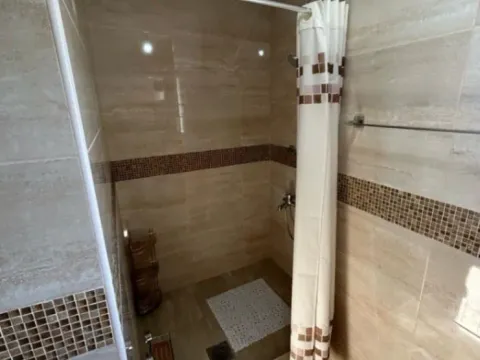 Izdavanje, trosoban stan, 138m², Tuđemili, Bar - image 9