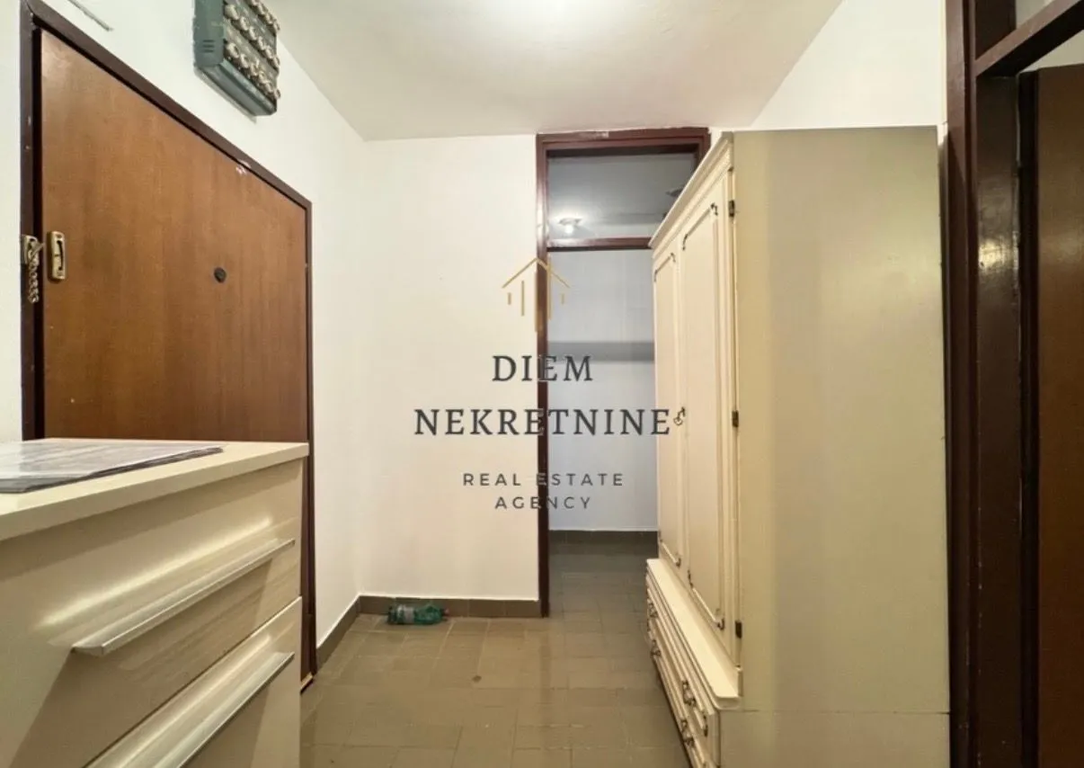 Prodaja, trosoban stan, 96m², Blok 6, Podgorica