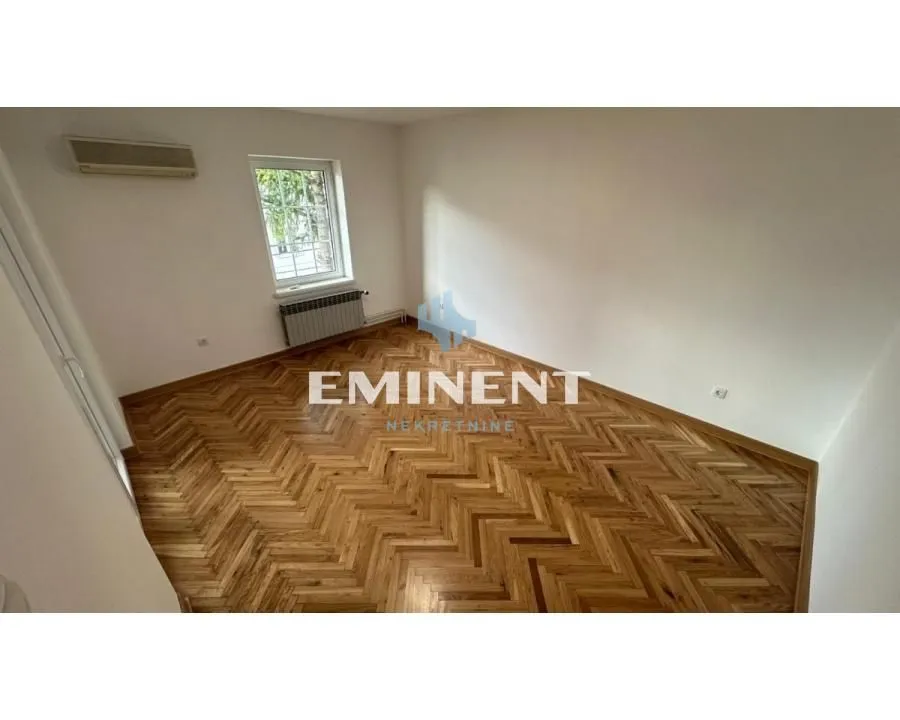 Izdavanje, četvorosoban stan, 140m², Vojvode Vlahovica, Beograd