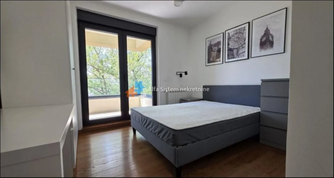 Izdavanje, četvorosoban stan, 98m², Vračar Sve Podlokacije, Beograd