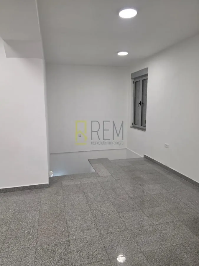 Rent, office space, 130m², Drač, Podgorica