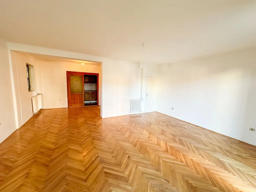 Izdavanje, kuća, 200m², Stari Aerodrom, Podgorica
