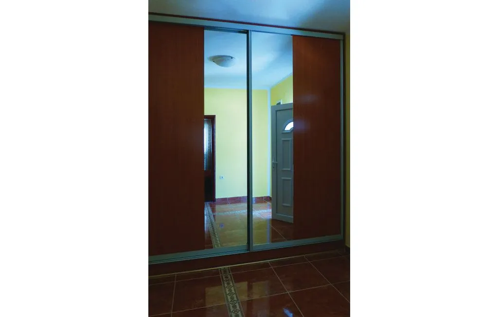 Izdavanje, jednosoban stan, 80m², Topla, Herceg Novi