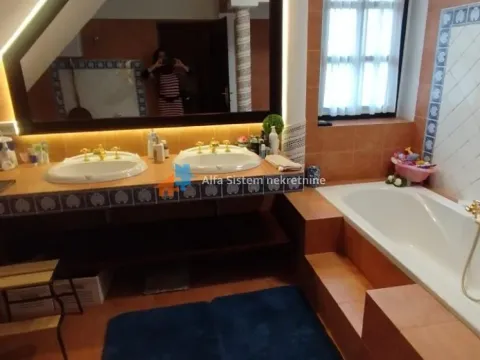 Izdavanje, kuća, 360m², Banjica, Voždovac Sve Podlokacije - image 31