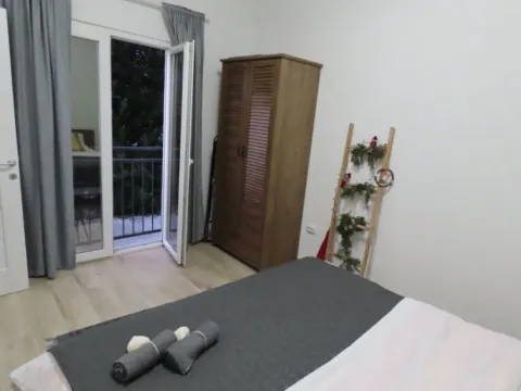 Izdavanje, kuća, 50m², Tivat, Crna Gora - image 7