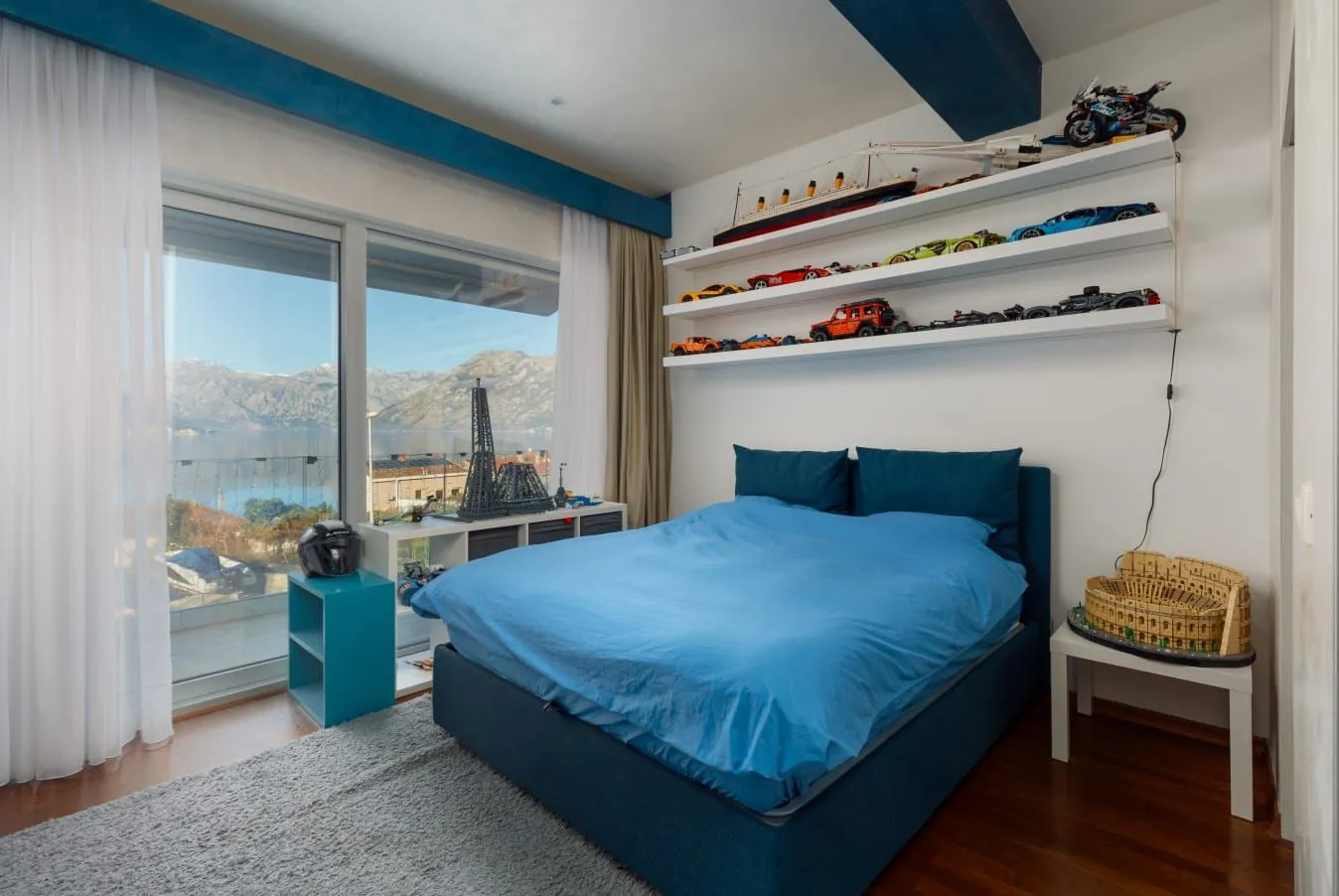Izdavanje, dvosoban stan, 130m², Dobrota, Kotor