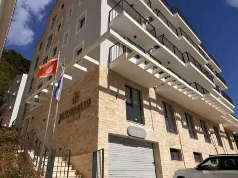 Prodaja, jednosoban stan, 43m², Podkošljun, Budva - image 11