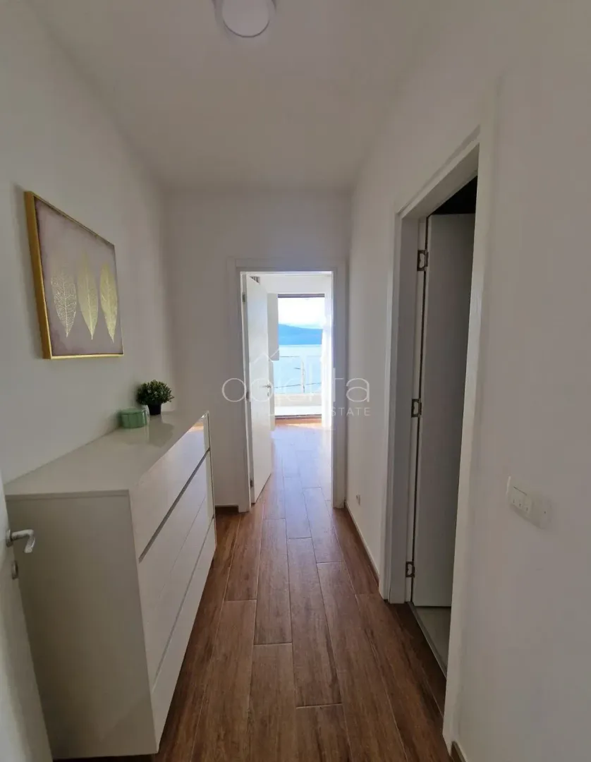 Izdavanje, kuća, 400m², Tivat, Crna Gora