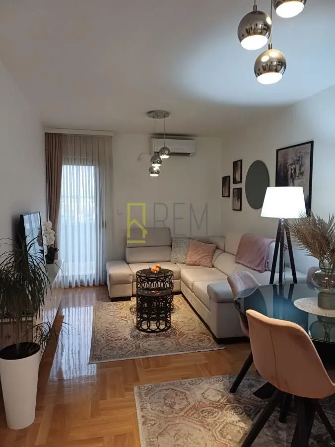 Prodaja, jednosoban stan, 50m², Stari Aerodrom, Podgorica