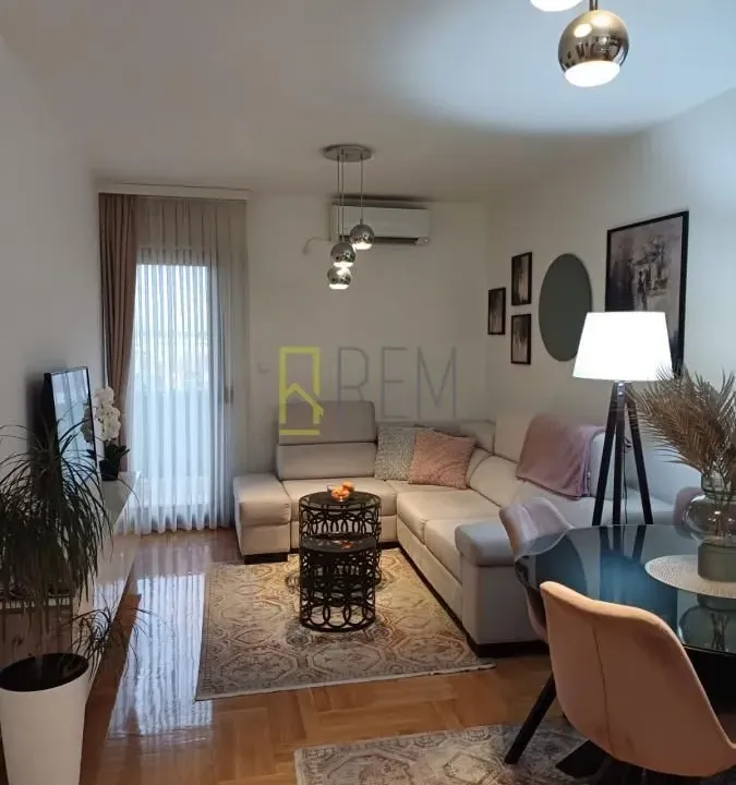 Prodaja, jednosoban stan, 50m², Stari Aerodrom, Podgorica