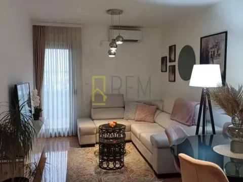 Prodaja, jednosoban stan, 50m², Stari Aerodrom, Podgorica