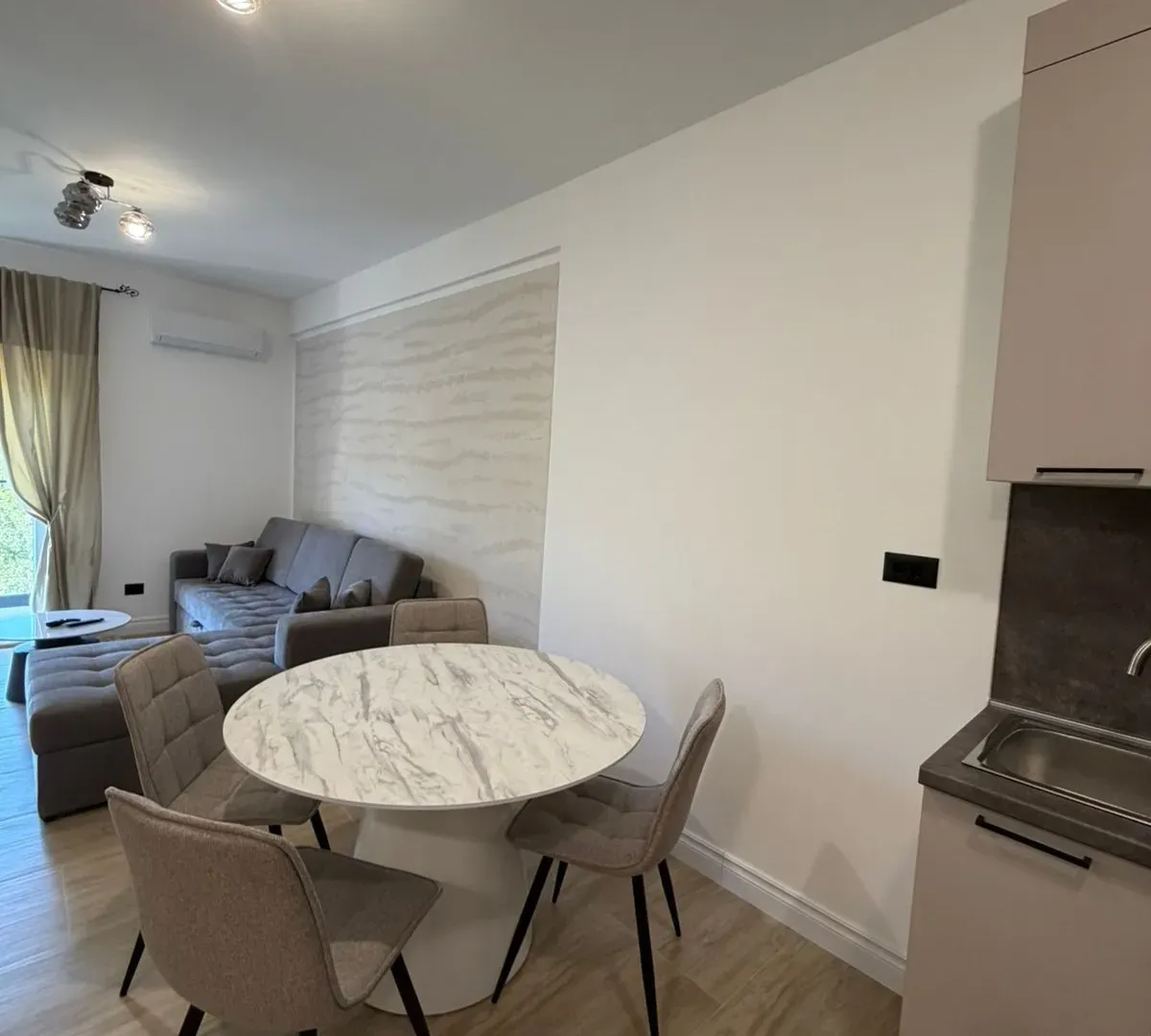 Rent, one bedroom apartment, 50m², Radanovići, Kotor