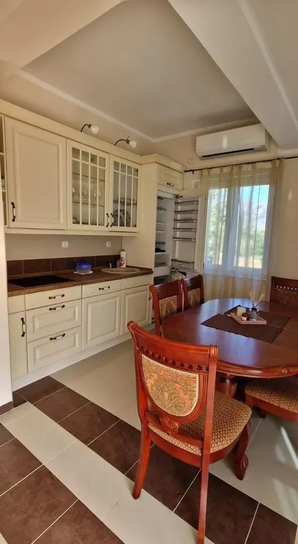 Prodaja, trosoban stan, 97m², Prčanj, Kotor