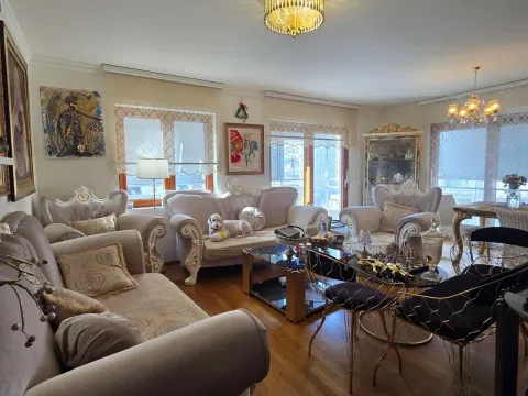 Stan in Tološka šuma