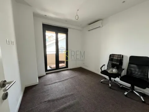 Izdavanje, trosoban stan, 120m², Podgorica, Crna Gora - image 12