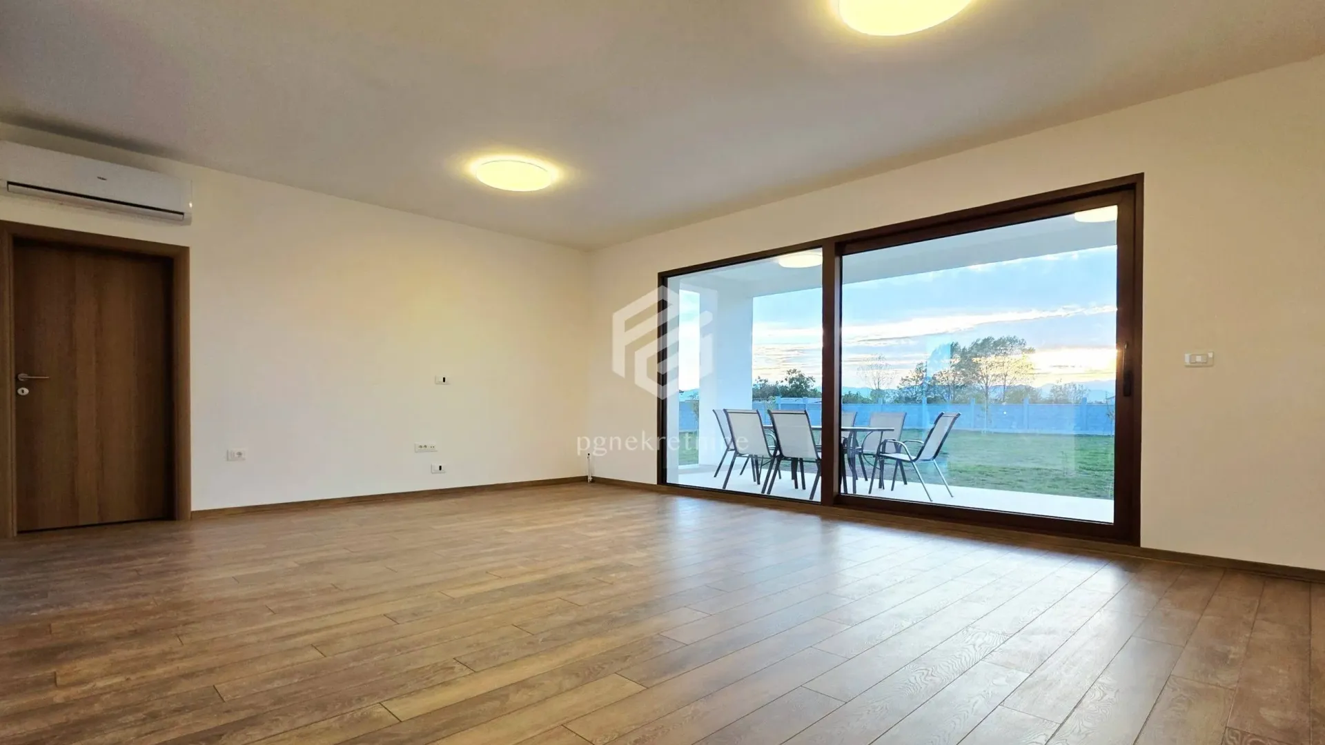 Izdavanje, kuća, 190m², Golubac, Srbija