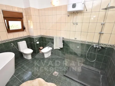 Izdavanje, kuća, 300m², Gorica C, Podgorica - image 26