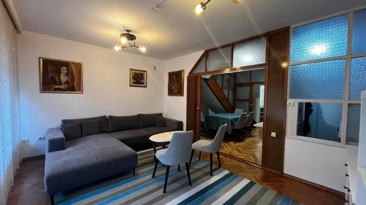 Izdavanje, trosoban stan, 130m², Centar, Podgorica