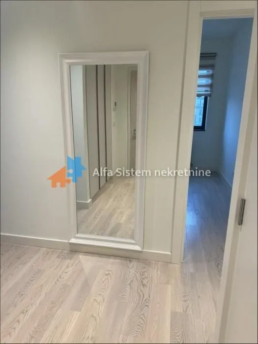 Izdavanje, četvorosoban stan, 110m², Savski Venac, Beograd