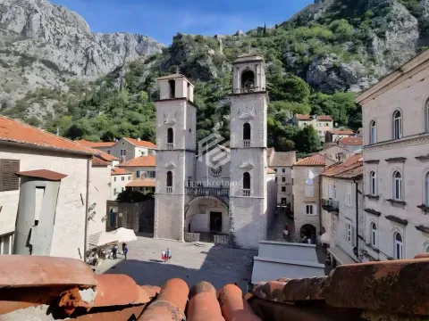 Sale, one bedroom apartment, 34m², Kotor, Crna Gora - image 15