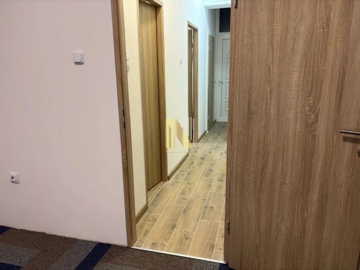 Izdavanje, trosoban stan, 65m², Centar, Novi Sad