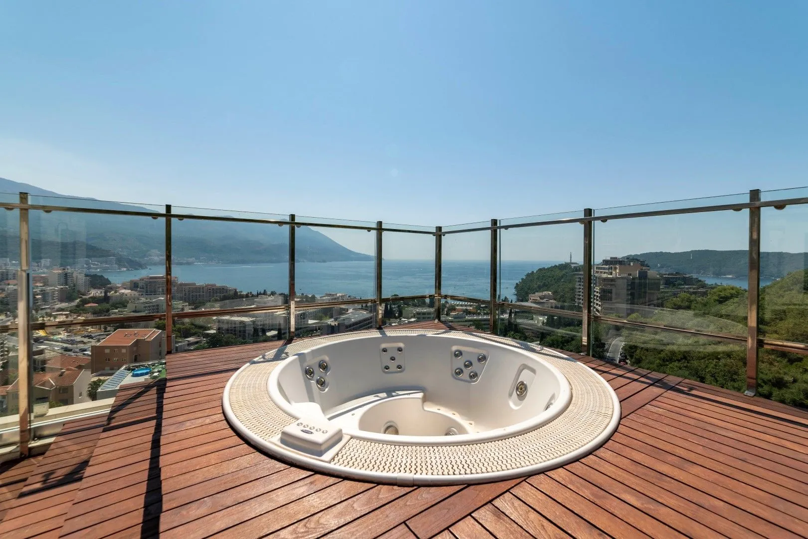 Sale, four bedroom apartment, 355m², Bečići, Budva