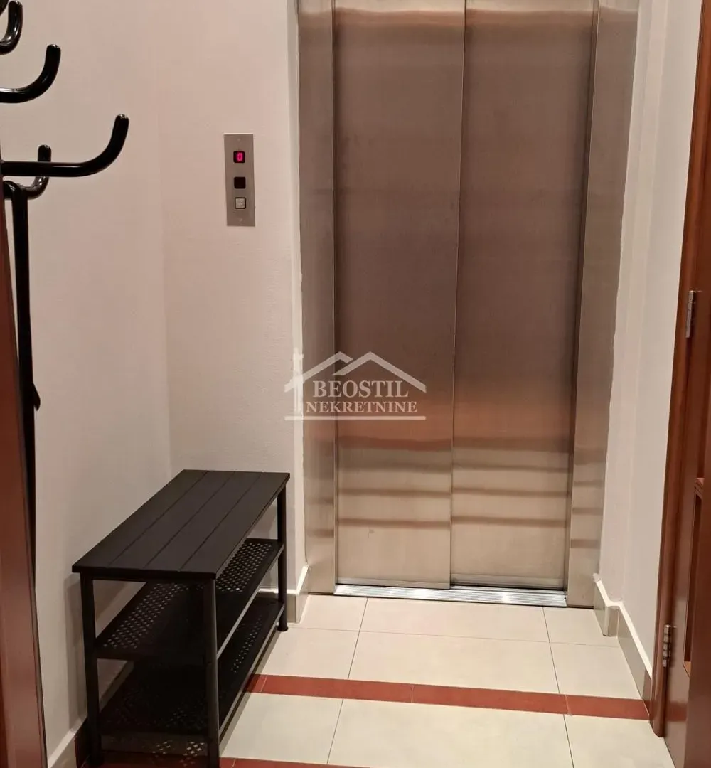 Rent, four bedroom apartment, 156m², Vračar Sve Podlokacije, Beograd