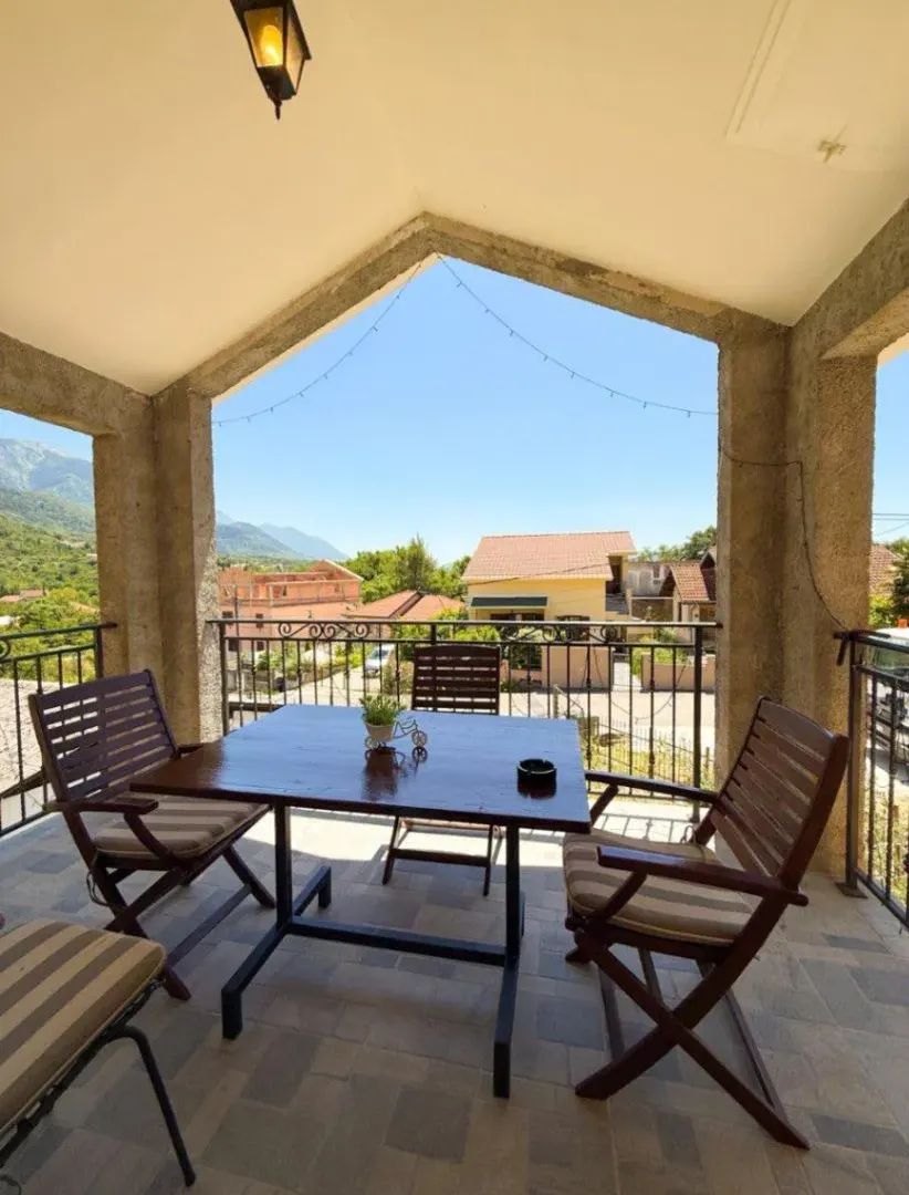 Izdavanje, trosoban stan, 75m², Gradiošnica, Tivat