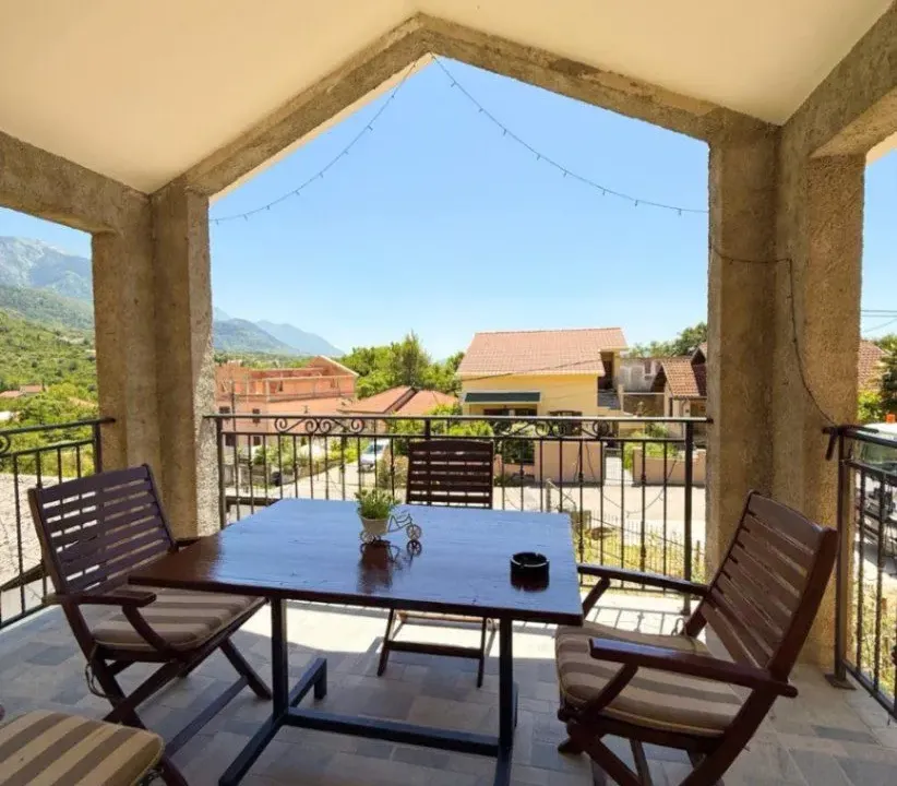 Izdavanje, trosoban stan, 75m², Gradiošnica, Tivat