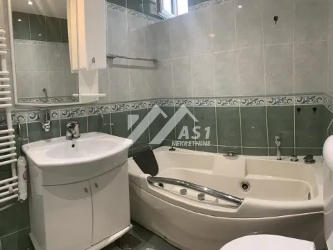 Izdavanje, četvorosoban stan, 130m², Grbavica, Novi Sad Sve Podlokacije - image 9