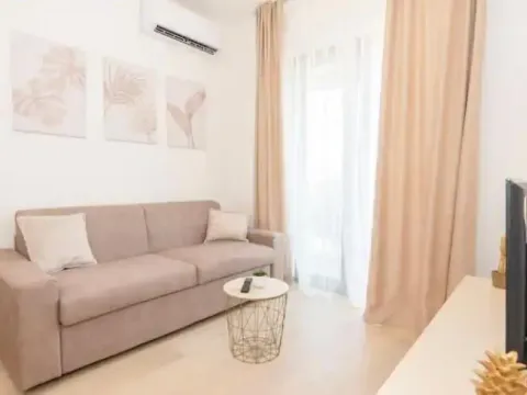 Rent, one bedroom apartment, 40m², Tivat, Crna Gora