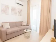 Izdavanje, jednosoban stan, 40m², Tivat, Crna Gora - image 1