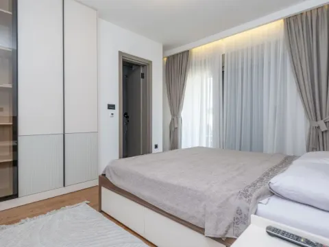 Izdavanje, kuća, 280m², Stari Aerodrom, Podgorica - image 10