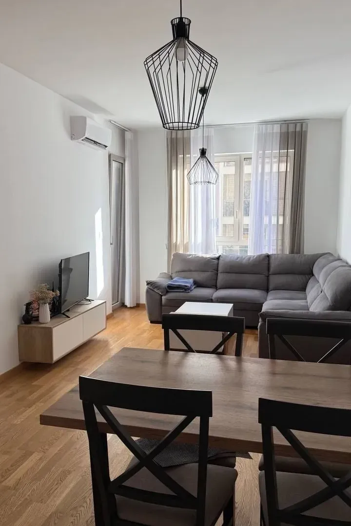 Rent, one bedroom apartment, 45m², Bečići, Budva