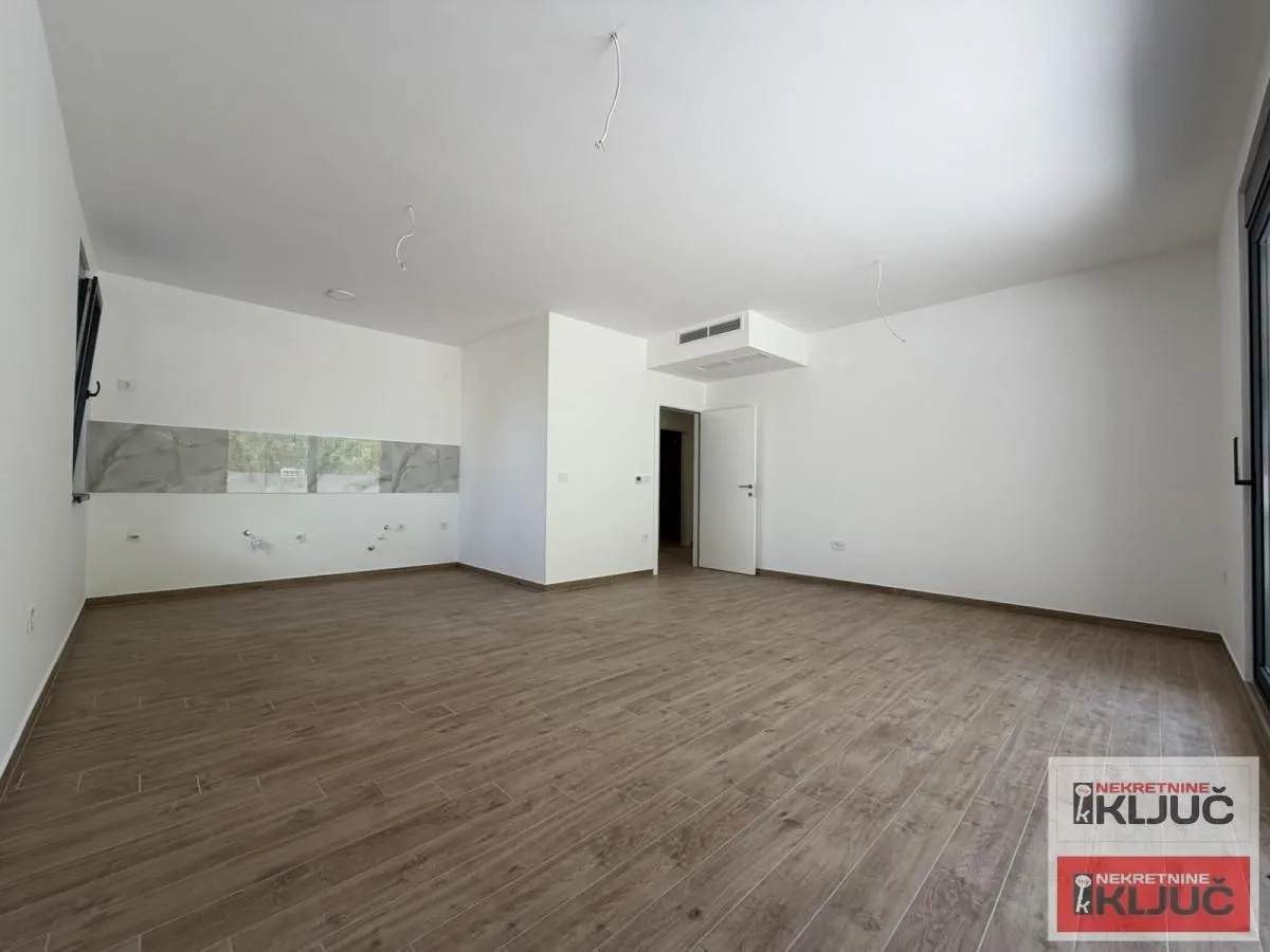 Prodaja, četvorosoban stan, 90m², Petrovaradin, Novi Sad