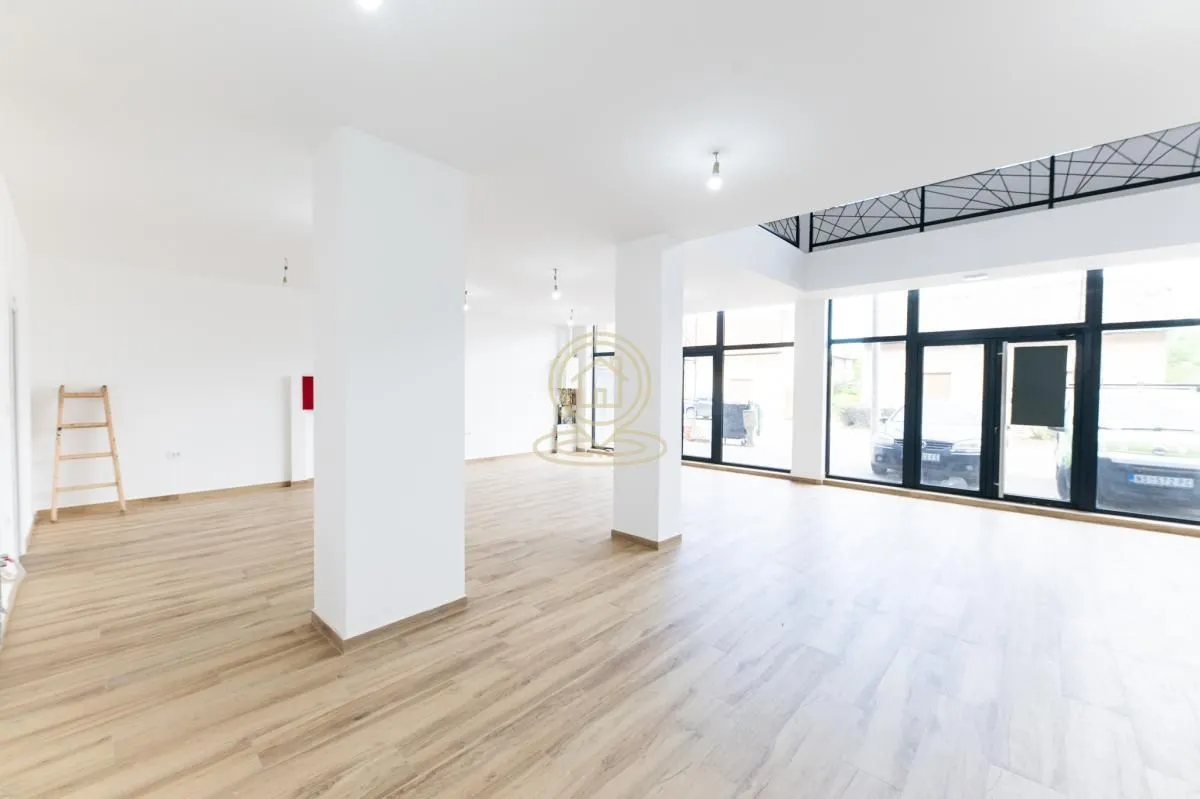 Izdavanje, poslovni prostor, 340m², Telep, Novi Sad Sve Podlokacije