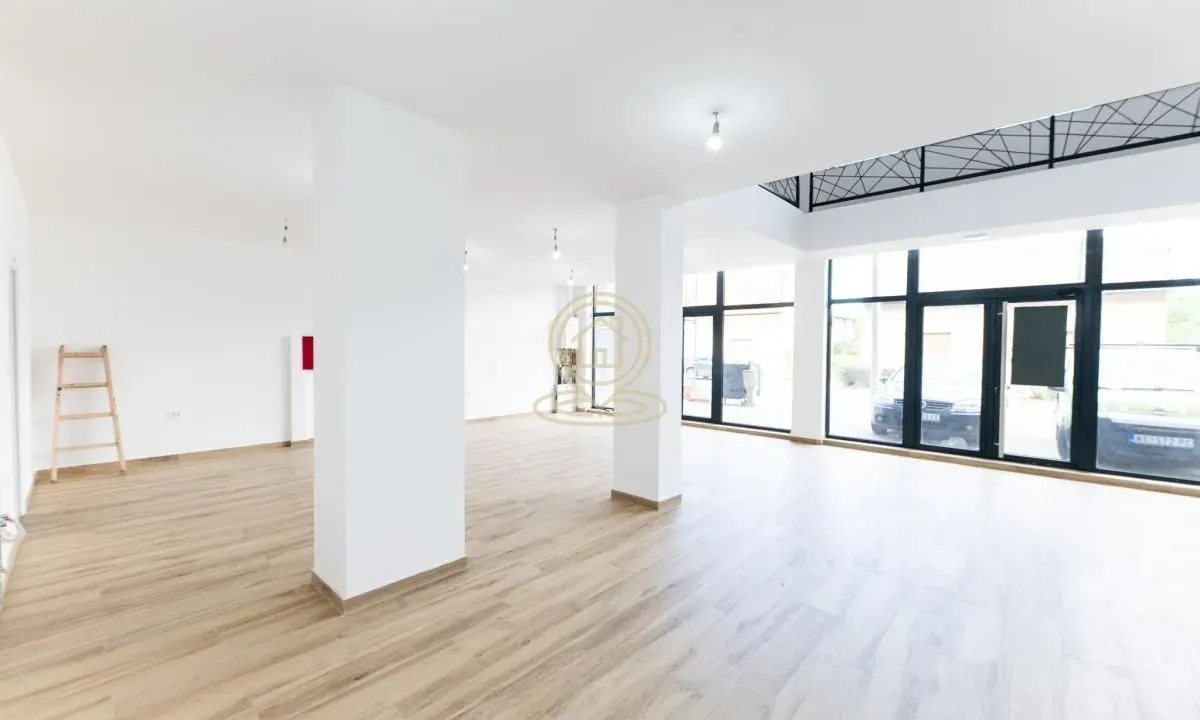 Izdavanje, poslovni prostor, 340m², Telep, Novi Sad Sve Podlokacije