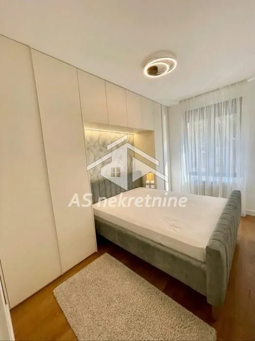 Rent, three bedroom apartment, 60m², Vračar Sve Podlokacije, Beograd
