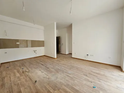 Sale, one bedroom apartment, 43m², Bečići, Budva - image 11