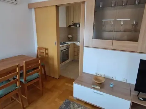 Izdavanje, jednosoban stan, 45m², Stari Aerodrom, Podgorica - image 8