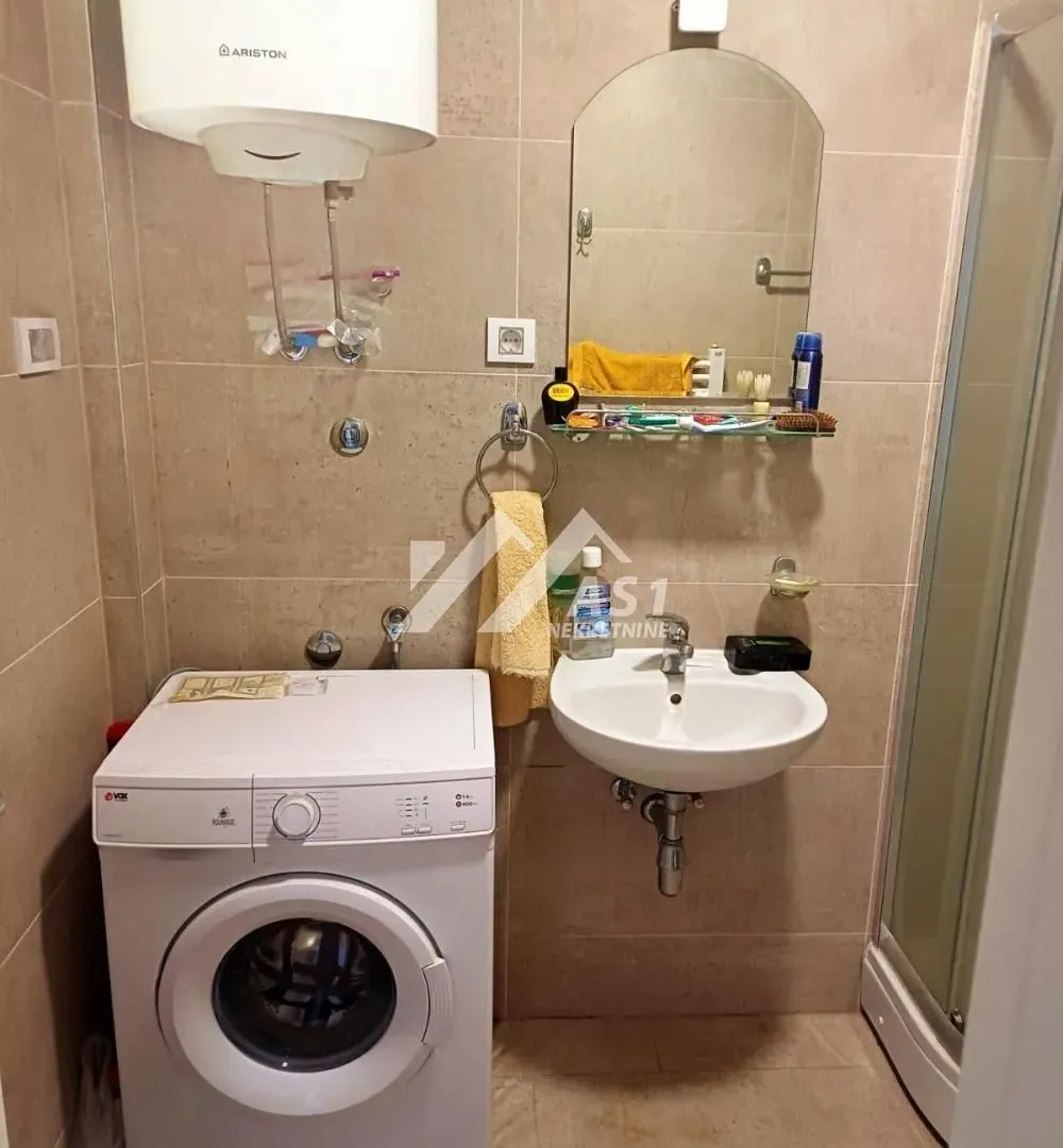 Izdavanje, trosoban stan, 74m², Podbara, Novi Sad Sve Podlokacije