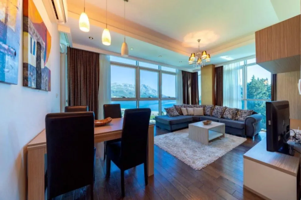 Izdavanje, stan, 70m², Bečići, Budva