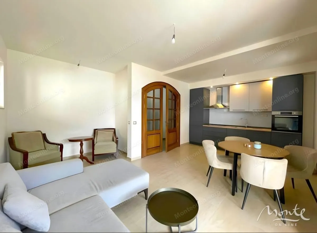 Prodaja, dvosoban stan, 106m², Dobrota, Kotor